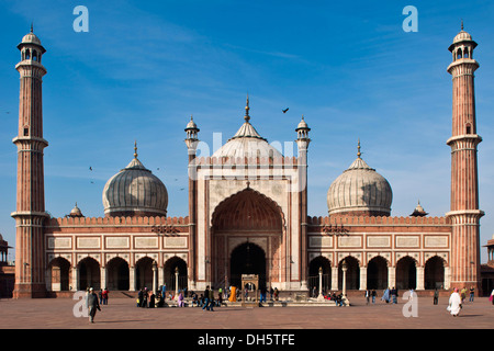 Islamic Jama Masjid moschea, Masjid-i-Jahān Numā, con cupole e minareti, più grande moschea in India, Nuova Delhi, India Foto Stock
