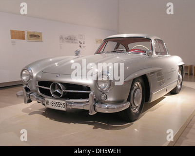 Mercedes Benz 300 SL, Mitomacchina exhibition, il Museo di Arte Moderna e il MART di Rovereto, Italia, Europa Foto Stock