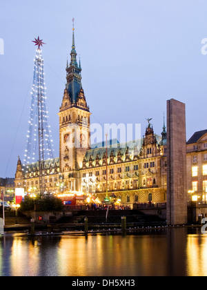 City Hall, il mercato di Natale, città anseatica di Amburgo Foto Stock