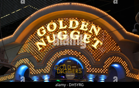 Il Neon logo del Golden Nugget Gambling Hotel e Casinò, Fremont Street Experience in vecchia Las Vegas Downtown Las Vegas, Nevada Foto Stock