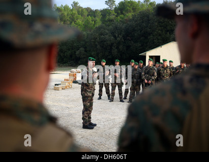 Adjudant-Chef Alex Rowe, la gamma officer in carica per il 2° estera reggimento di fanteria della 6a luce Brigata corazzate, dis Foto Stock