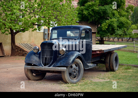 Ford storico carrello dello scanner a superficie piana, Gifford Farm House Museum, fruita, Capitol Reef National Park nello Utah, USA, PublicGround Foto Stock