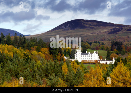 Autunno in scena al castello di Blair Blair Atholl Perthshire Scozia UK Foto Stock