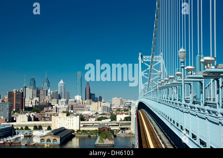 BENJAMIN FRANKLIN BRIDGE skyline del centro di Filadelfia in Pennsylvania USA Foto Stock