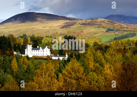 Autunno in scena al castello di Blair Blair Atholl Perthshire Scozia UK Foto Stock