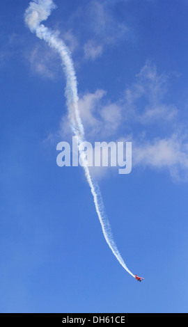 Il Pitts S-2S Offerte Bi-piano di eseguire a Cosford Airshow 2013 Cosford, Shropshire, Inghilterra, Europa Foto Stock