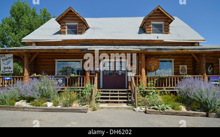 Il leggendario Escalante Outfitters, ristorante e motel popolare tra i viaggiatori con zaino in spalla, Escalante, Grand Staircase-Escalante National Foto Stock