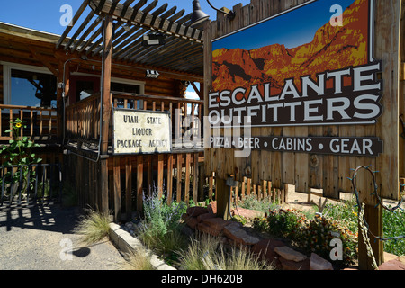 Il leggendario Escalante Outfitters, ristorante e motel popolare tra i viaggiatori con zaino in spalla, Escalante, Grand Staircase-Escalante National Foto Stock