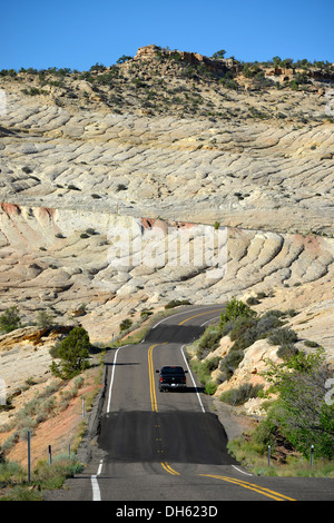 Stati Uniti Autostrada 12 che conduce attraverso il 'Devil's Backbone', Grand Staircase-Escalante monumento nazionale, GSENM, Utah Foto Stock