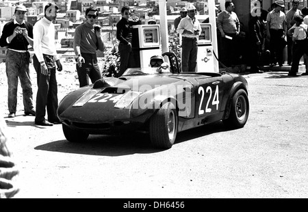 Jack Wheeler-Martin Davidson di Austin Healey Sprite corpo speciale, ritirato a causa della guarnizione della testata Targa Florio, Sicilia 4 aprile 1969. Foto Stock