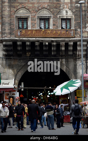 Beyazit Gate, ingresso al Grand Bazaar Kapali Carsi, mercato coperto,, Eminönü, Istanbul, parte europea, Provincia di Istanbul Foto Stock