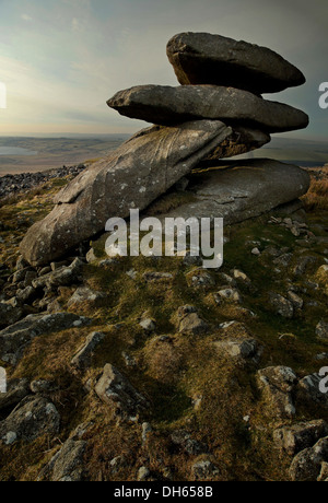 Formazione di roccia sul vertice di Rough Tor o Roughtor Bodmin Moor Foto Stock