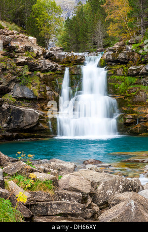 Gradas de Soaso, Fiume Arazas nella Valle de Ordesa, Parque Nacional de Ordesa y Monte Perdido, Pirenei. Foto Stock