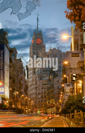 El edificio de Telefonica edificio di notte, Gran Via, Madrid, Spagna, Europa Foto Stock