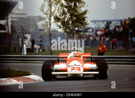 Bruno Giacomelli in un Alfa Romeo 179C terminato quarto nel GP canadese, Montreal, Canada, 27 settembre 1981. Foto Stock