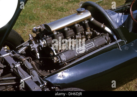 Cooper-Climax T51, Donington Park, Loop di Melbourne circa 1978 durante i test da Phil Hill per la circolazione su strada e per via magazine Australia. Foto Stock
