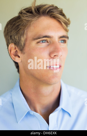 Giovani professionisti, Protrait di bello uomo d affari Foto Stock