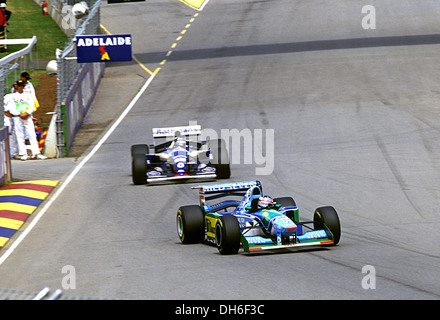 Michael Schumacher in un Benetton B194 e Damon Hill in un GP WilliamsAustralian, Adelaide, Australia 13 Nov 1994. Foto Stock