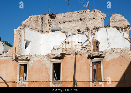 Edificio danneggiato, terremoto, 06 aprile 2009, l'aquila, Abruzzo, Italia, Europa Foto Stock