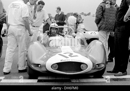 Roger Penske in un Cooper Zerex Offerte a Brands Hatch. Molto successo contro di razza vetture sportive. 1963 Foto Stock