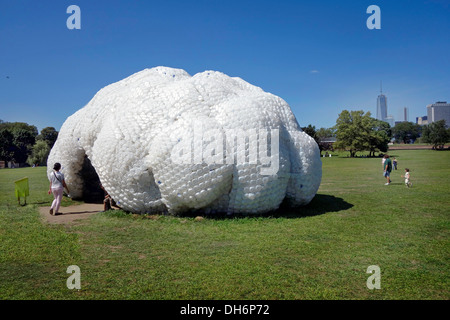 La testa tra le nuvole pavilion sulla Governors Island Foto Stock