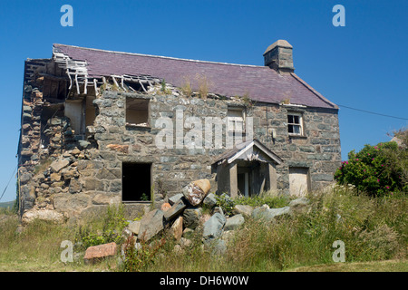 Abbandonate abbandonate casale in pietra casa Porth Ysgo Gwynedd North Wales UK Foto Stock
