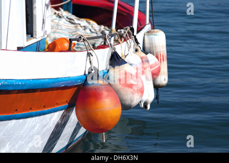 Boe colorati nel tradizionale villaggio di pescatori di Elounda, Creta, Grecia Foto Stock