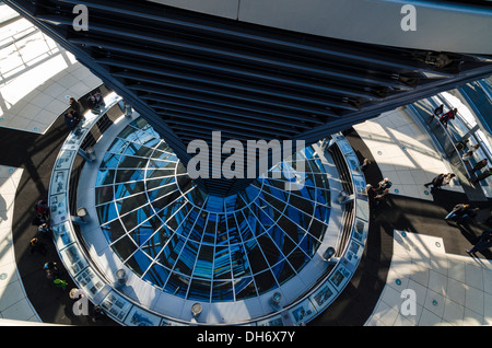 I dettagli architettonici della cupola del Reichstag a Berlino Foto Stock