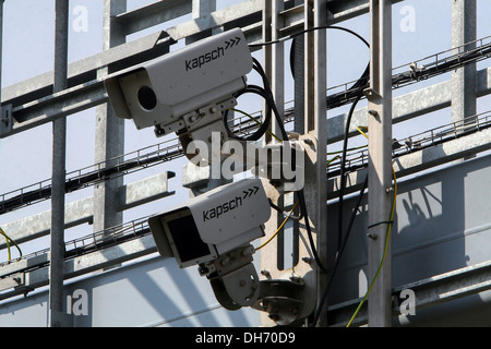 Casello autostradale. La tecnologia a microonde del sistema di telecamere  per il monitoraggio del movimento dei camion Repubblica Ceca Foto stock -  Alamy