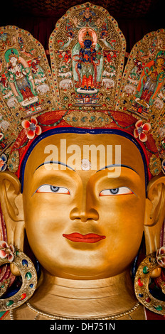 Il Buddha Maitreya grande statua al monastero buddista di Tempio. India, Ladakh, Thiksey Gompa Foto Stock