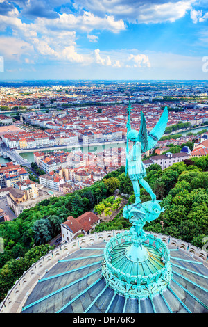 Vista verticale di Lione dalla cima di Notre Dame de Fourviere, Francia Foto Stock