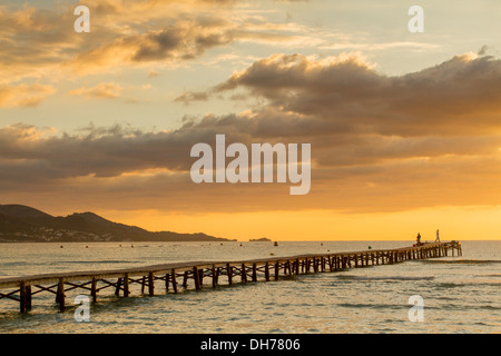 Sunrise nel muro beach, Maiorca, isole Baleari, Spagna. Foto Stock