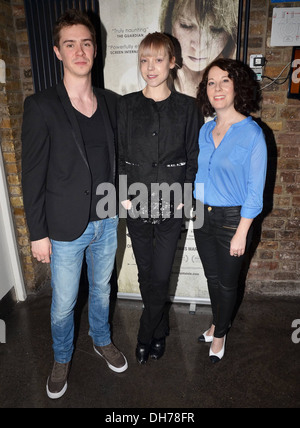 Sam Keeley Antonia Campbell-Hughes e direttore di Rebecca Daly Premiere di 'l'altro lato del sonno" tenutasi presso IFI - Arrivi Foto Stock