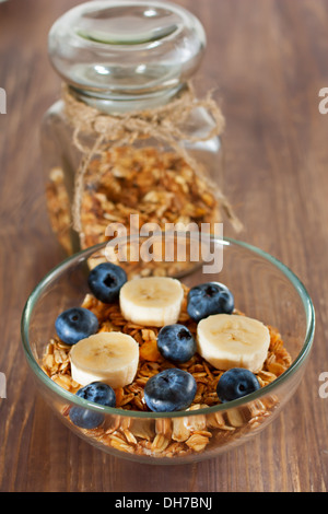 Sana colazione con muesli e frutta Foto Stock