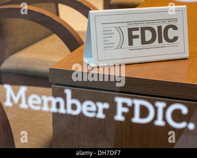 Banca membro FDIC segno sulla finestra e scrivania, STATI UNITI D'AMERICA Foto Stock