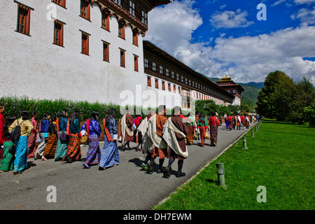 Tashichhoe Dzong,Fort,Thimphu,4 giorni di Festival Tsechu,mascherata monaco buddista ballerini, musicisti,persone in costumi tradizionali,Bhutan Foto Stock