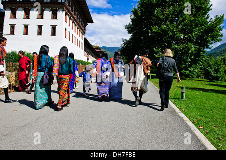 Tashichhoe Dzong,Fort,Thimphu,4 giorni di Festival Tsechu,mascherata monaco buddista ballerini, musicisti,persone in costumi tradizionali,Bhutan Foto Stock