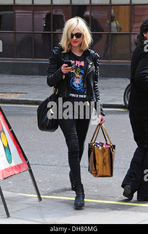 Fearne Cotton lasciando Radio 1 Londra Inghilterra - 22.03.12 Foto Stock