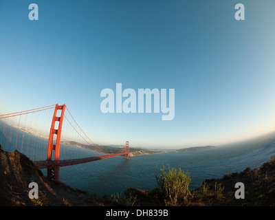 Una vista fisheye della spettacolare Golden Gate Bridge di San Francisco, California, Stati Uniti d'America. Foto Stock