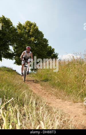 Ciclista in mountain bike Foto Stock