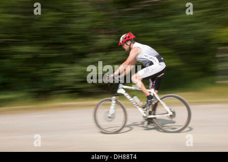 Ciclista in mountain bike Foto Stock