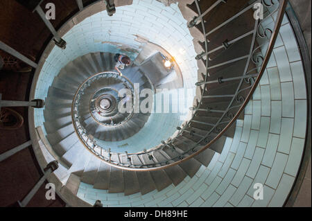 Scala nel programma Phare d'Eckmuehl faro, Pointe de Saint-Pierre, Penmarch, dipartimento del Finistère, Brittany, Francia Foto Stock