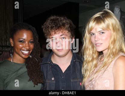 Shanola Hampton, Jeremy Allen White, Emma Greenwell frequentando una serata di British Fashion e arte presso Reiss di Los Angeles, California - 26.04.12 Foto Stock