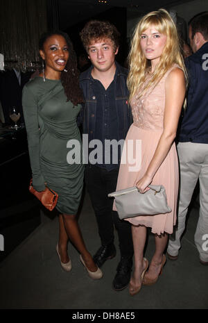 Shanola Hampton, Jeremy Allen White, Emma Greenwell frequentando una serata di British Fashion e arte presso Reiss di Los Angeles, California - 26.04.12 Foto Stock