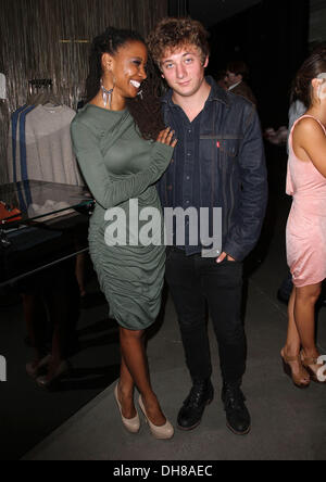 Shanola Hampton, Jeremy Allen White frequentando una serata di British Fashion e arte presso Reiss di Los Angeles, California - 26.04.12 Foto Stock