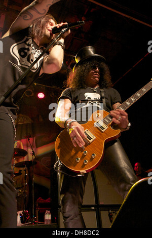 Myles Kennedy e Slash esibirsi sul palco al concerto di Phoenix Theatre durante 2012 Slacker Canadian Music Week di Toronto - Canada Foto Stock
