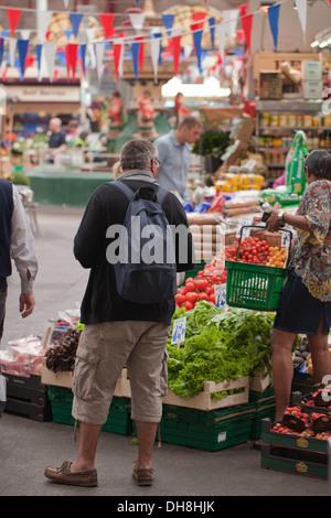 Mercato di frutta e verdura. St Helier. Jersey, Isole del Canale. In Inghilterra. Regno Unito. Foto Stock