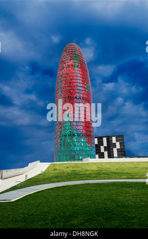 La torre di acqua grattacielo a Barcellona Foto Stock
