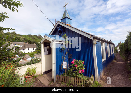 Chiesa Cadgwith in un villaggio di pescatori situato nella penisola di Lizard, Cornwall. Foto Stock