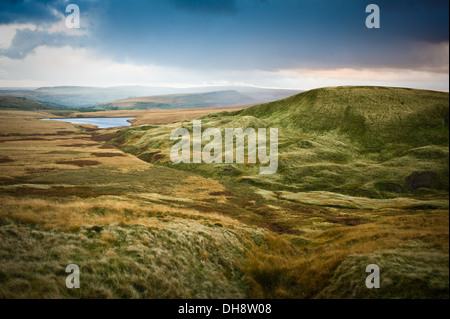 Saddleworth moor è nel sud pennines nel nord ovest Inghilterra. La brughiera, è nel buio peak national park. Foto Stock